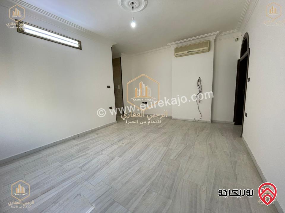 شقة طابق ثالث مع رووف مساحة 180م للايجار في عمان - الجاردنز 