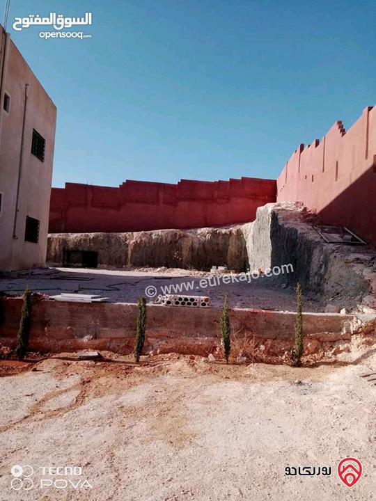 مزرعة للبيع في المفرق - بمنطقة بلعما بمساحة 3400م مسنسله سنسال جميل وضخم يوجد فيها منزل طابقين مساحته 160م ويوجد أشجار زيتون ووحمضيات وشجر زينة يوجد بئر ماء 40م ويوجد ساعة كهرباء وسور استنادي 