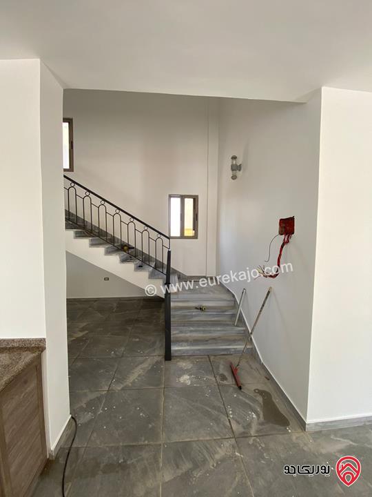 مزرعة مساحة الأرض 3427م والبناء 155م للبيع في المفرق - بلعما	