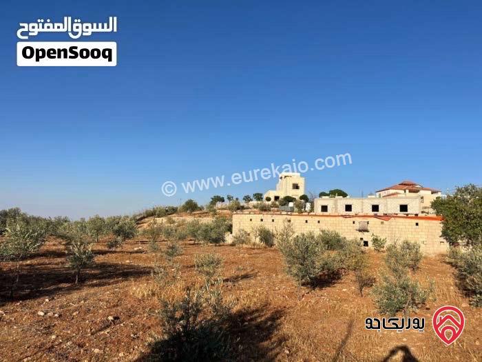 مزرعة مساحة الأرض 8 دونم و 850م والبناء 300م للبيع فوق أعلى القمم قرب جرش اتجاه المفرق أطلالة تفوق الخيال لعشاق المرتفعات الشاهقه  