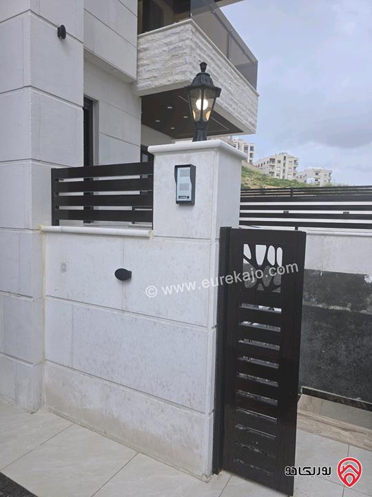 شقة شبه ارضي واسعة مساحة 185م داخلي وخارجي 220م ومشمسة تشطيبات ديلوكس للبيع في عمان - شفا بدران