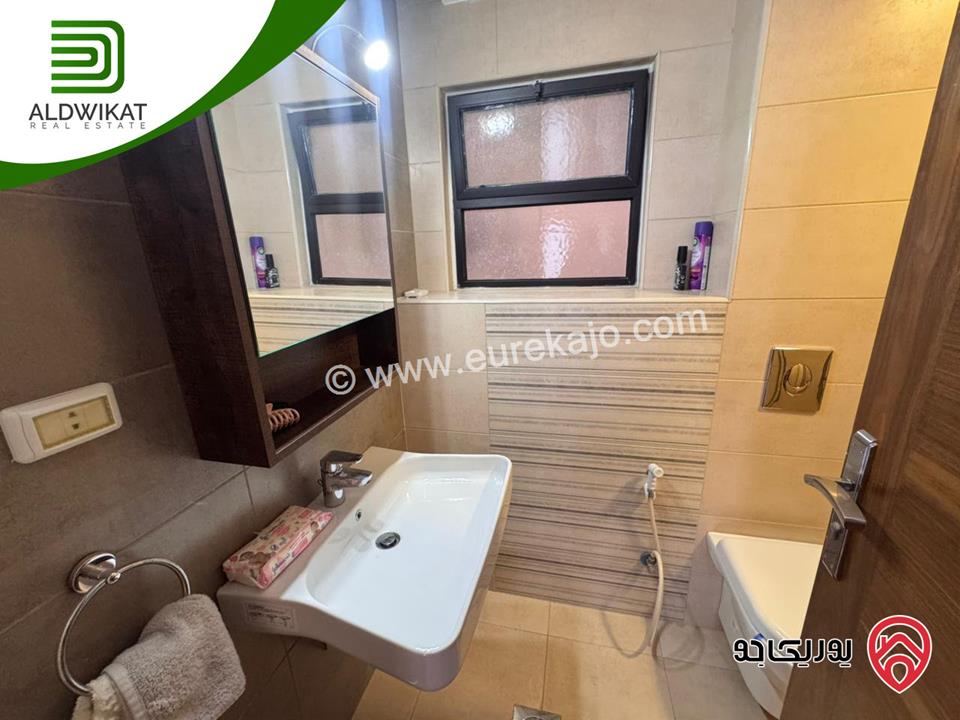 شقة للبيع في عمان - عبدون طابق اخير مع روف مساحة البناء 300م ومساحة الترس 50م موقع مميز