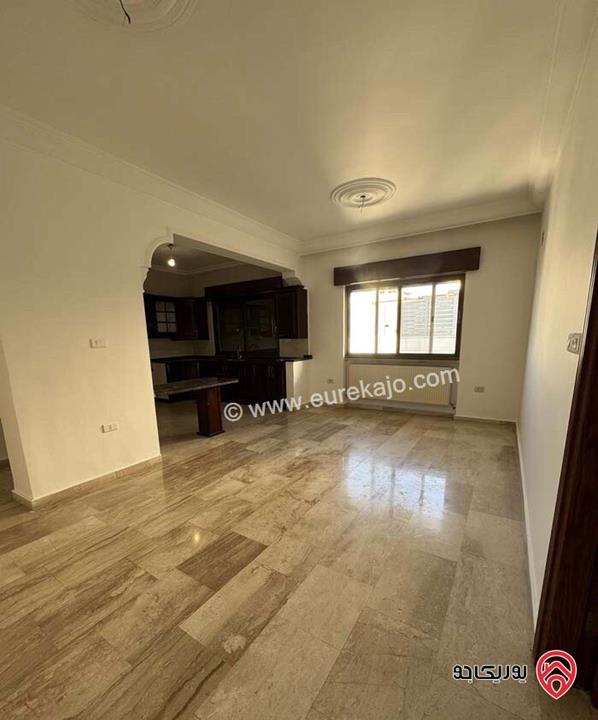 شقة مساحة 170م طابق ثالث للايجار في ام عمان - اذينة 