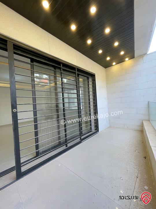 شقة جديدة لم تسكن طابق شبه ارضي مساحة 230م للإيجار في عمان - رجم عميش 