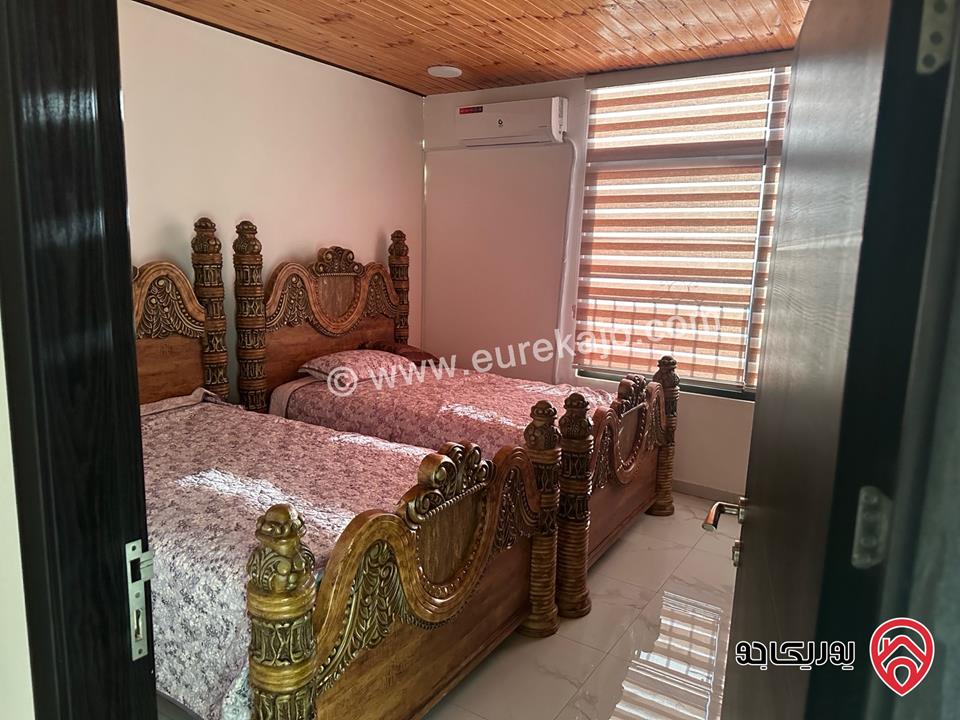 روف جديد مفروش مساحة 150م للإيجار ٣ نوم مع تكييف وكهربائيات جديدة في عمان - الجبيهة