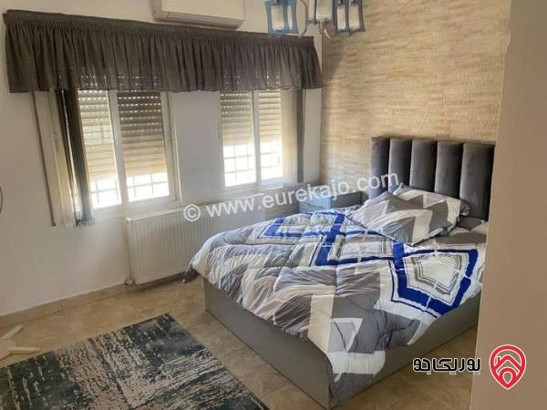 شقة مفروشة فاخرة للايجار أخير مع روف 300م + 100م ترس في عمان -الصويفية، اطلاله جميلة