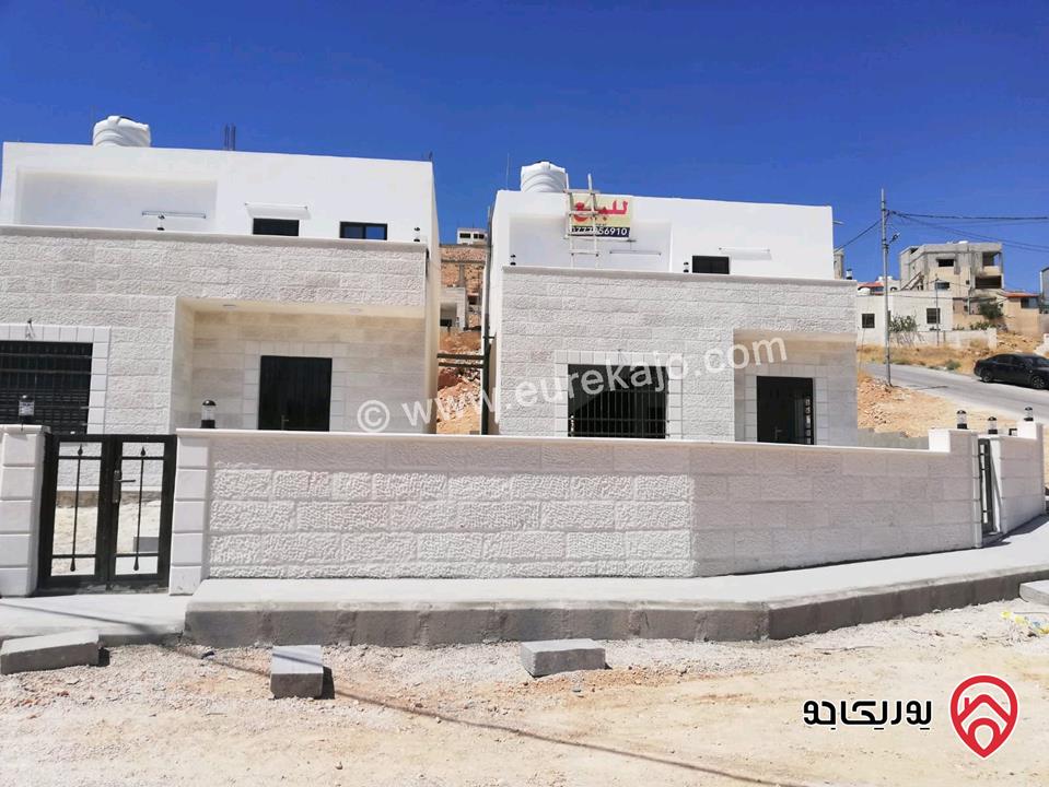 فيلا دوبلكس مساحة 170م على أرض 250م للبيع في الزرقاء الغربية 