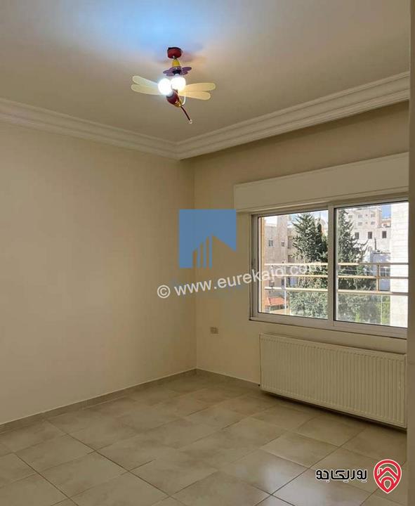 شقة مميزة طابق ثالث 215م تشطيب سوبر ديلوكس بسعر مغري للبيع في عمان - أم السماق
