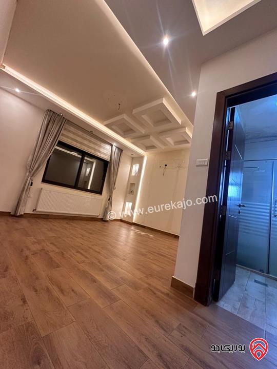 شقة طابق ثالث مع روف مساحة 180م للايجار في عمان - خلدا