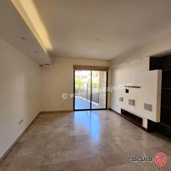 شقة ديلوكس طابق ثالث مساحة 330م للبيع في عمان - جبل عمان مطلة على وادي عبدون