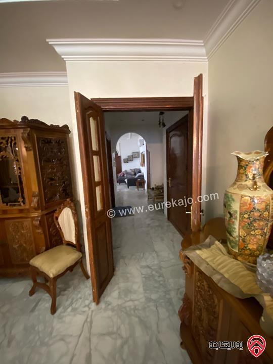 شقة طابق ثالث مساحة 204م مع روف 120م للبيع في عمان - ضاحية الأمير راشد 