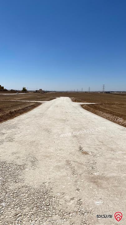 ارض مساحة 3400م للبيع من أراضي جنوب عمان - طريق المطار بجانب المزارع و الشاليهات و الفلل منطقة الصلاحية 