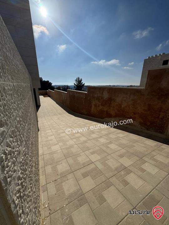 فيلا فاخرة مساحة 678م على أرض 639م مع اطلالة خلابة للبيع في بلعاس / ناعور