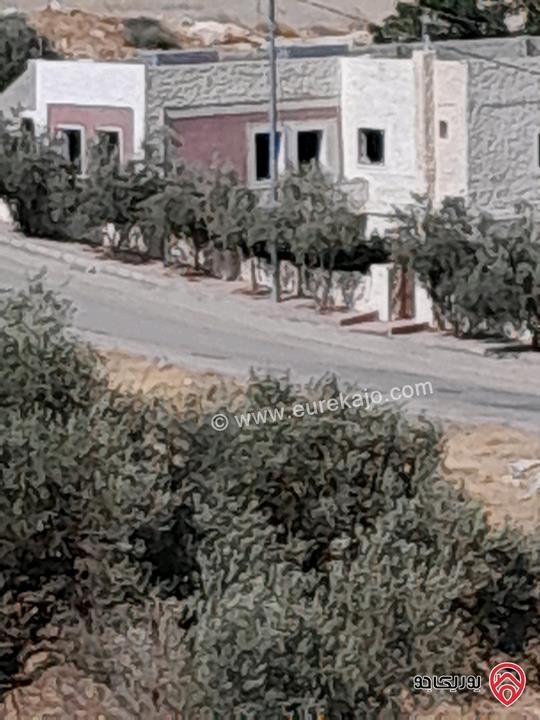 منزل طابقين مساحة 500م وأرض 1000م للبيع بسعر قابل للتفاوض في عمان - أم البساتين