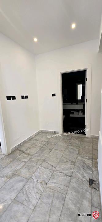 شقة تربلكس مساحة 469م داخلي و 150م خارجي للبيع في عمان - عبدون