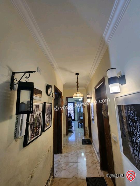 شقة تسوية مساحة 135م داخلي و 100م خارجي للبيع في اربد