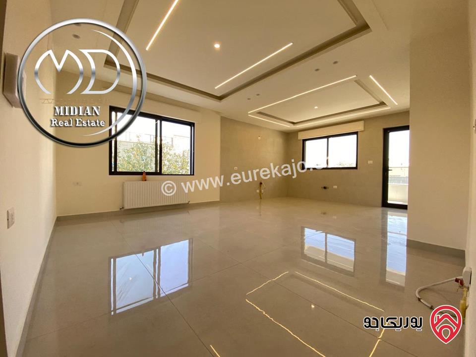 شقة دوبلكس طابق أخير مع روف للبيع في عمان - الرابية مساحة 205م مع تراسات تشطيبات ديكورات سوبر ديلوكس اطلالة رائعة