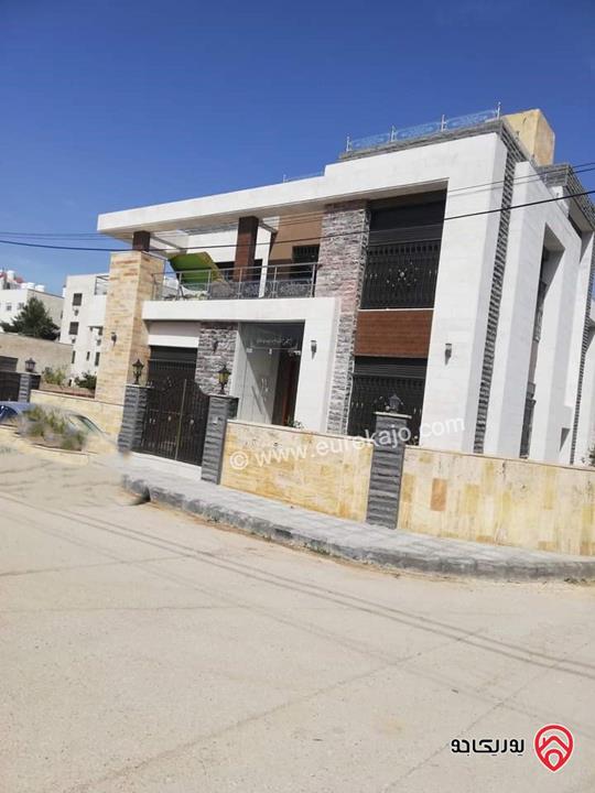 فيلا دوبلكس مساحة البناء 770م مساحة الارض 460م للبيع في عمان - البنيات