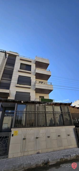 شقة طابق اخير مع روف مساحة 194م للبيع في عمان - الجندويل 