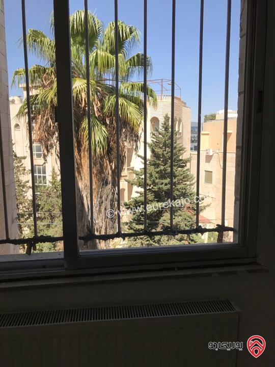 شقة مساحة 90م طابق ثالث للبيع في عمان - عبدون