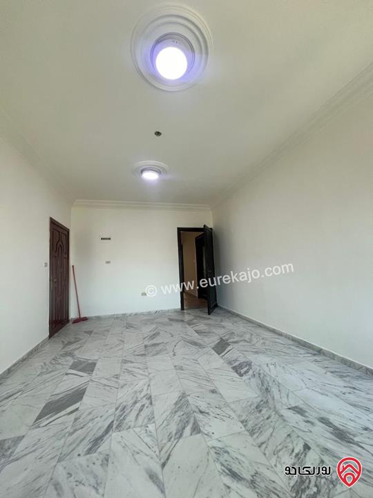 شقة طابق ثالث مساحة 100م للايجار في عمان - تلاع العلي 