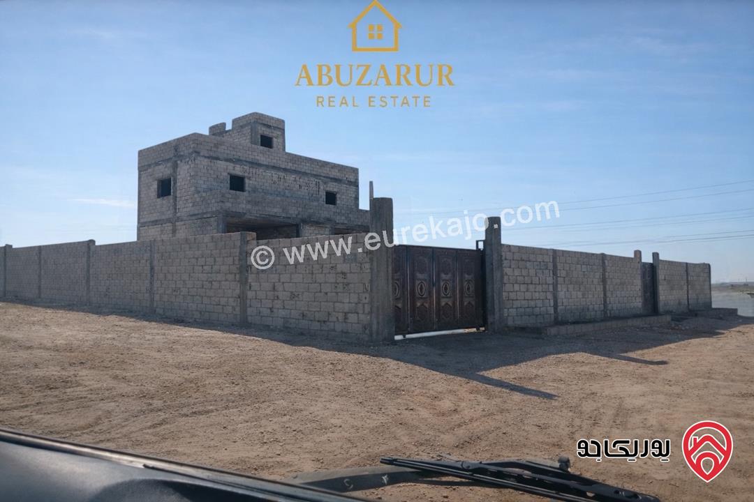 شاليه عظم مساحة 300م على أرض 734م للبيع في عمان - الجيزة طريق المطار 