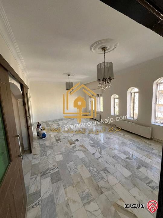 شقة فارغة طابق ثانى مساحة 200م للإيجار في عمان - الجبيهة 