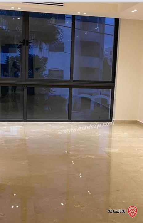 شقة جديدة شبه مفروشة مساحة 210م للايجار في عمان - دير غبار