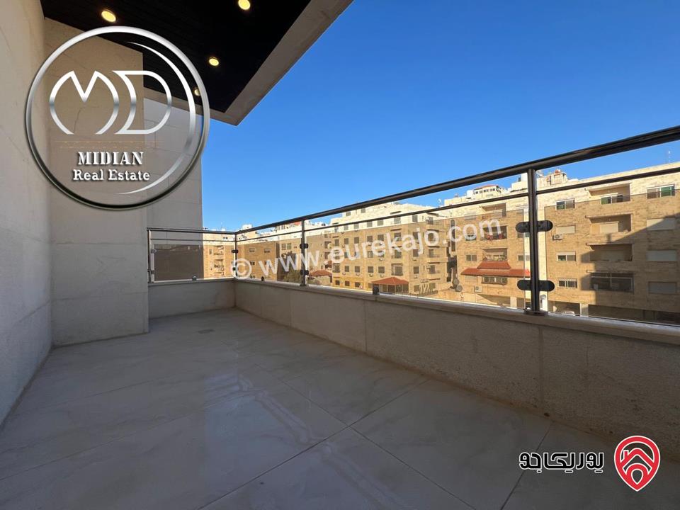 شقة دوبلكس فارغة للايجار في عمان - خلدا طابق أخير مع روف مساحة 200م مع تراسات تشطيبات و ديكورات عصرية فاخرة اطلالة رائعة