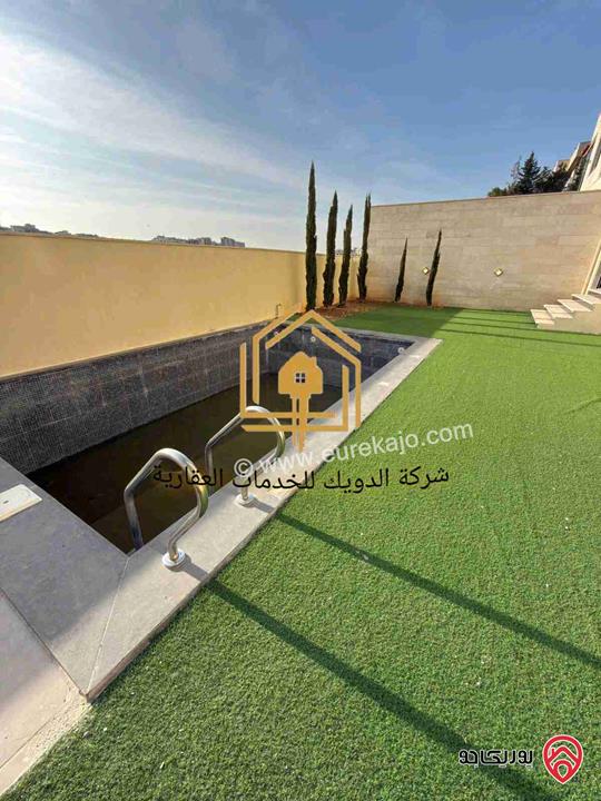 شقة سوبر ديلوكس شبه أرضية مساحة 215م مع ترس 175م للإيجار في عمان - طريق المطار