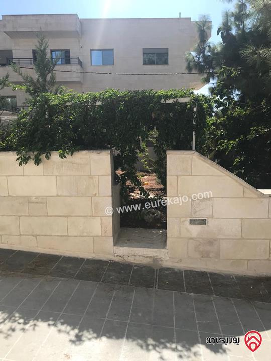 فيلا مجددة مساحة 440م على أرض 980م للبيع في الفحيص – منطقة الرهوة موقع مميز 