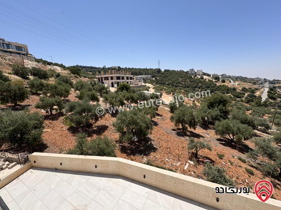 فيلا مستقلة للبيع بالقرب من دابوق / الهاشمية مساحة البناء 700م ومساحة الارض 555م ومساحة الحديقة 150م والترس 200م 