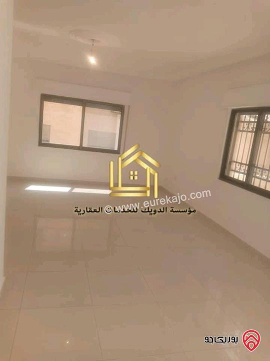 شقة فارغة طابق شبه ارضي مساحة 150م داخلي و 80م خارجي للإيجار في عمان - ضاحية الرشيد 