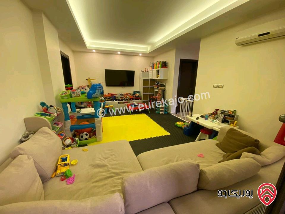 شقة طابق ثالث مع روف مساحة 235متر للبيع في عمان - ضاحية النخيل