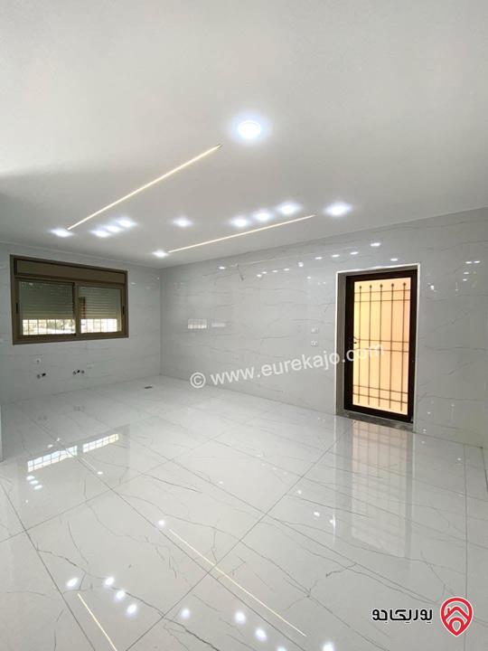 شقة ارضية مساحة 212م داخلي و 200م خارجي للبيع في عمان - ابو علندا اسكان الكهرباء 