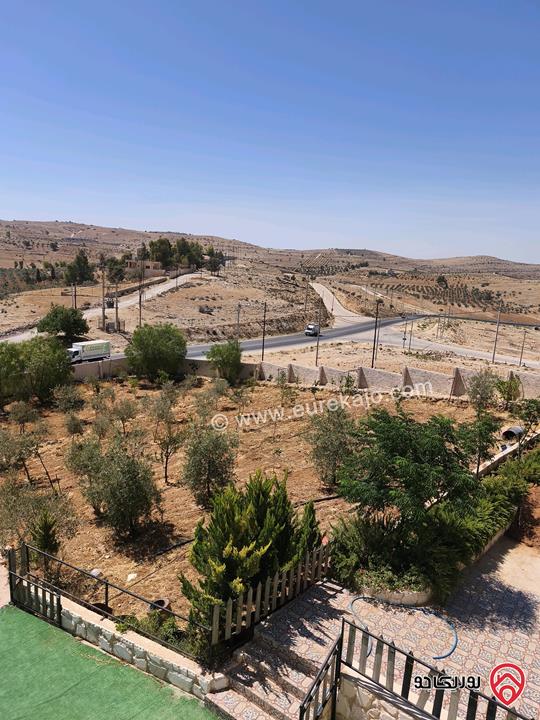 مزرعة مساحة الأرض 3 دونم و 454م والبناء 330م للبيع في المفرق طريق جرش منطقة رحاب حمامة العليمات على الشارع الرئيسي 