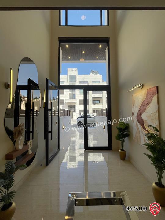 اخر شقتين طابق اول مساحة 205م للبيع في عمان - الحمر بجوار القصور الملكية 