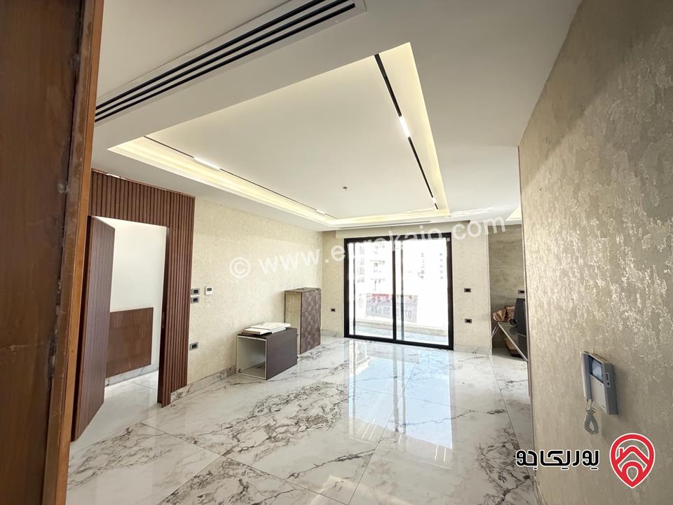 شقة فاخرة طابق أول مساحة 200م للبيع في عمان - دير غبار 