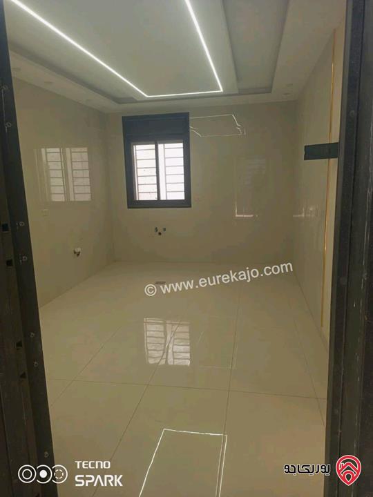 شقة مساحة 100م شبه ارضي للبيع في الزرقاء - مدينة الشرق