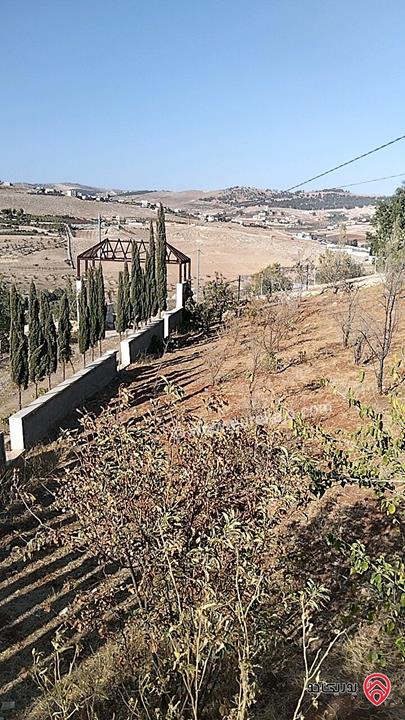 مزرعة مساحة الأرض 4 دونم و 638م والبناء 400م للبيع في جرش موقع مميز وبسعر مغري