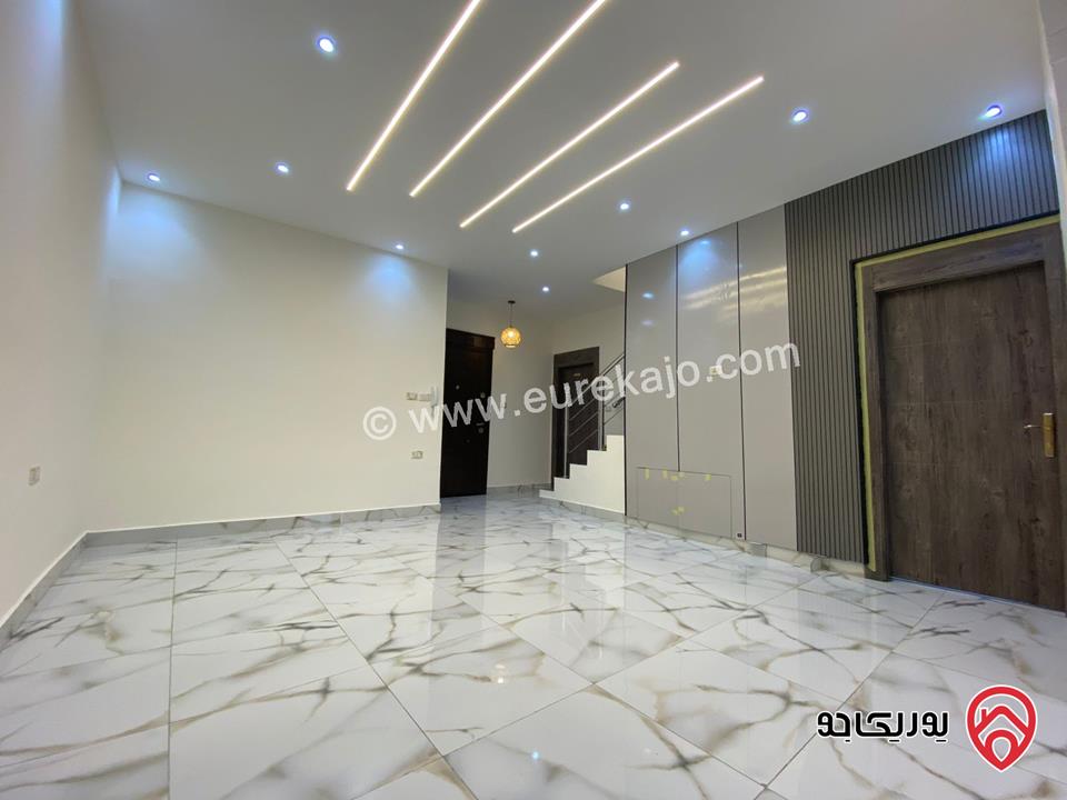 شقة مميزة طابق ثالث مع روف دوبلكس مساحة 198م مع ترس واسع 60م بمدخل مستقل للبيع في عمان - شفا بدران/ ابو نصير، دوار البحرية