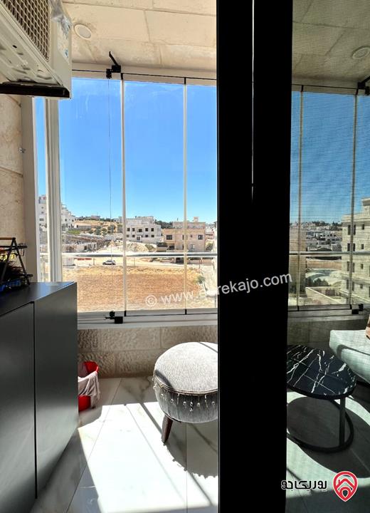 شقة طابق اخير مع روف 330م مع الترسات بمواصفات كاملة اطلالة بانوراما للبيع في عمان - طريق المطار بالقرب من جامعة البتراء