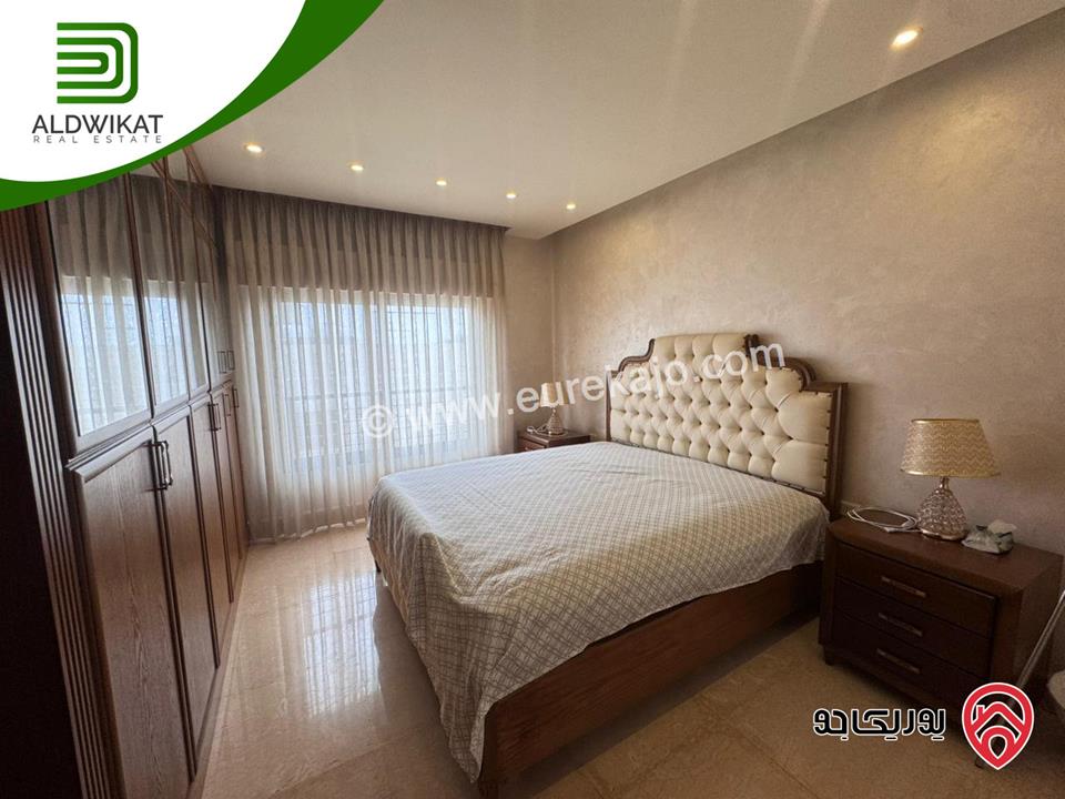 شقة للبيع في عمان - عبدون طابق اخير مع روف مساحة البناء 300م ومساحة الترس 50م موقع مميز