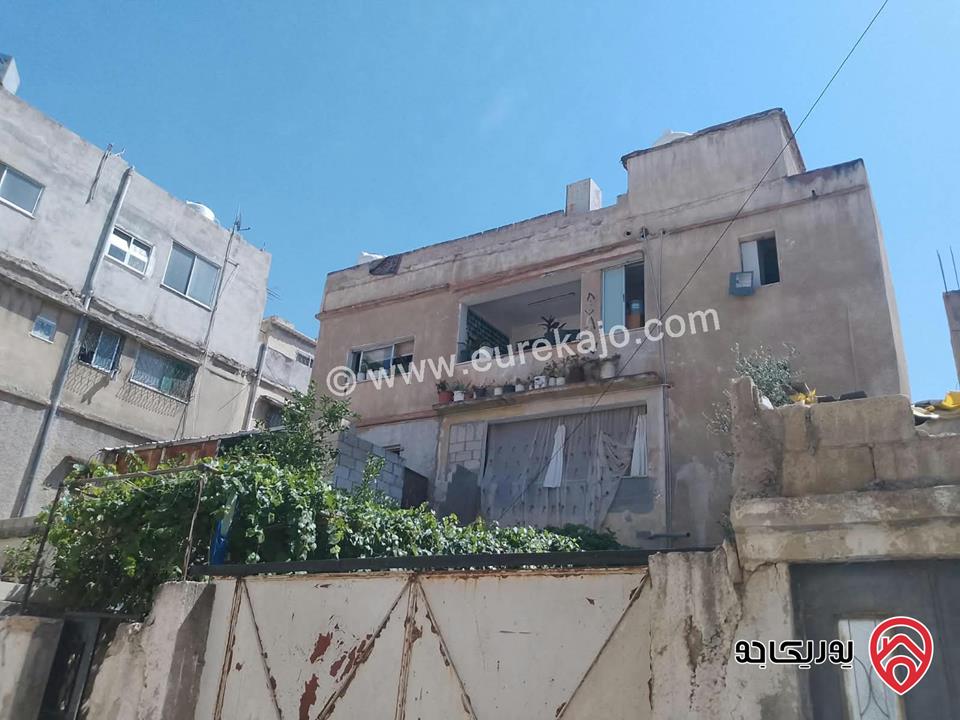 منزل مكون من 3 طوابق على أرض 371م للبيع في عمان - حي نزال