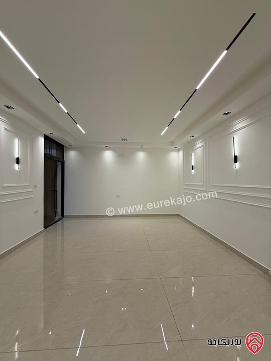 شقة طابق ارضي مساحة 227م مع ترس 60م سوبر ديلوكس للبيع في عمان - تلاع العلي