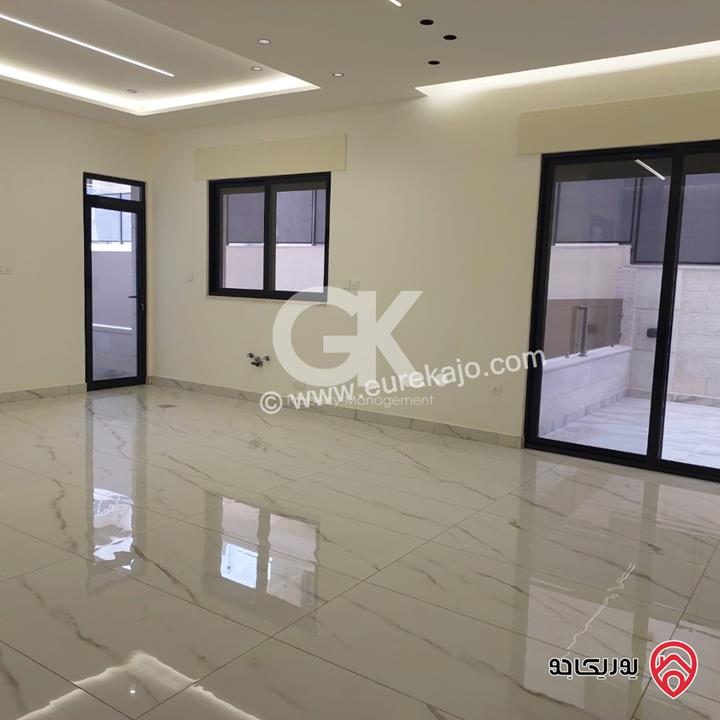 شقة ارضية مساحة 240م داخلي مع 170م خارجي للبيع في عمان - الكرسي