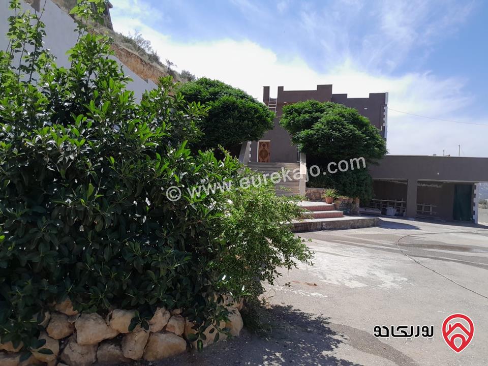 مزرعة مساحة الأرض 3 دونم و 728م والبناء 250م للبيع مرتفعة وذات إطلالة رائعة في جرش منطقة تل الرز  