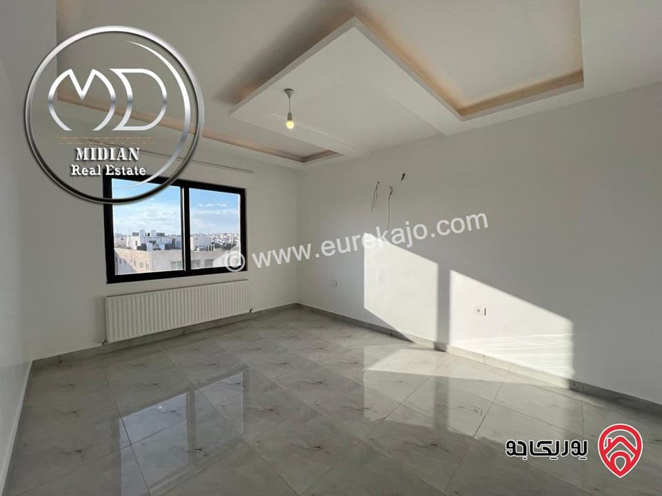 شقة دوبلكس فارغة للايجار في عمان - خلدا طابق أخير مع روف مساحة 200م مع تراسات تشطيبات و ديكورات عصرية فاخرة اطلالة رائعة