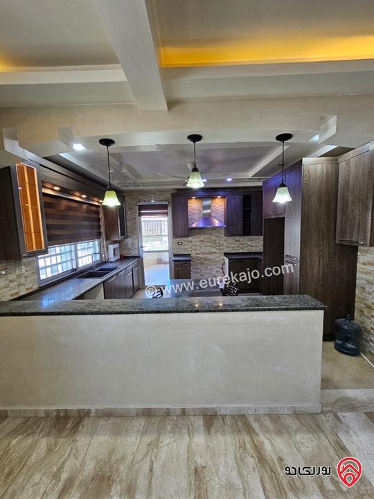 شقة طابق أول مع روف مساحة 320م للايجار في عمان - الرابية