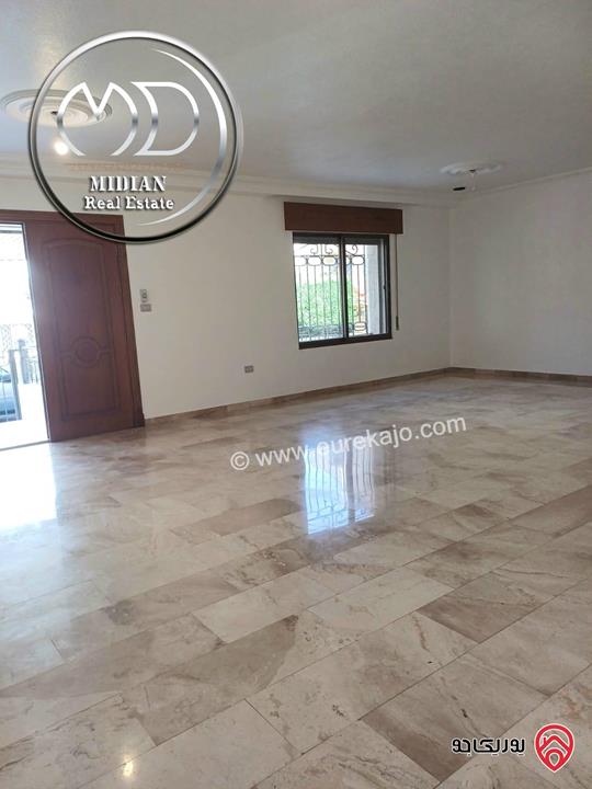 شقة ارضية للبيع في عمان - ام السماق مساحة 195م مع تراسات 130م تشطيبات سوبر ديلوكس بسعر مميز جداً